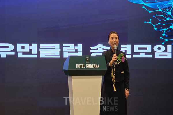 안명숙 우먼클럽 회장(골드캐년투어 대표)은 환영사에서 “여행업계가 서로 더 알아가고 소통하는 네트워킹의 장이 되길 바라며, 내년에도 업계 발전을 위해 최선을 다하겠다”라고 밝혔다. 사진/김효설 기자