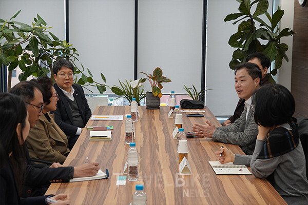 이날 간담회에서 협회는 회원사 업권 보호와 권익 증대를 위한 구체적인 개선 사항을 설명하고, 관광사업 운영 과정에서 발생하는 불편 사례와 불합리한 규제 문제를 공유했다. 사진/서울특별시관광협회