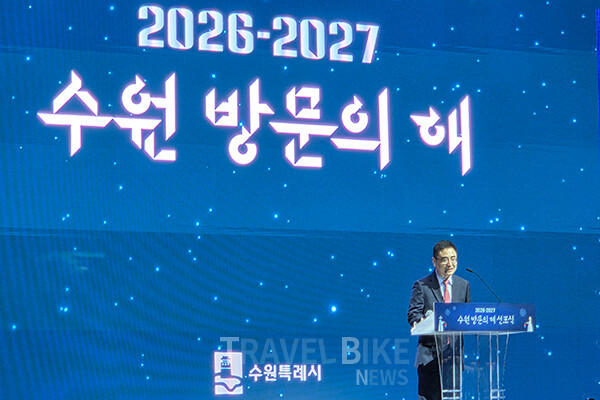 주한 중국대사 축사를 대독한 팡쿤 공사는 “더 많은 중국 관광객이 수원을 찾길 기대한다”며 양국 간 문화교류 확대 의지를 밝혔다. 사진/김효설 기자