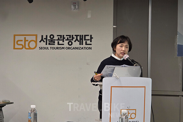 조수진 서울시 관광정책 팀장은 "계류식 가스기구 '서울 달' 운영에 대해 서울 야간 관광 활성화와 글로벌 관광도시 경쟁력 강화를 위해 운영하고 있다"고 설명했다. 사진/김효설 기자출처 : 디스커버리뉴스(DISCOVERYNEWS)(https://www.discoverynews.kr)