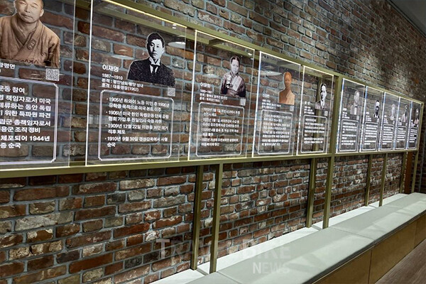 독립운동가들이 투옥되고 고문받았던 공간. 서대문형무소역사관 전시관에는 실제 옥사, 사형장, 고문실 등이 보존돼 있으며, 독립운동가들의 기록과 사진이 전시돼 있다. 사진/한국관광공사