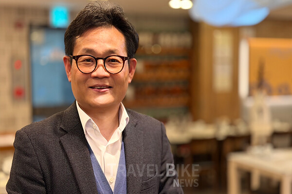 대한민국 지역 관광의 판을 바꿨다는 평가를 받는 ‘강진 반값 여행’. 그 설계자이자 실행 책임자였던 임석 전 강진군문화관광재단 대표가 정부의 ‘반값 여행’ 전국 확대 정책을 향해 직설적인 경고를 내놨다. 사진/김효설 기