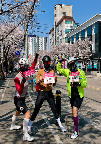 라이딩 챌린지 사전 신청은 지난 2월 19일 접수 시작과 동시에 큰 관심을 끌며 6시간 만에 2,500명 정원이 모두 마감됐다. 사진/강동구청