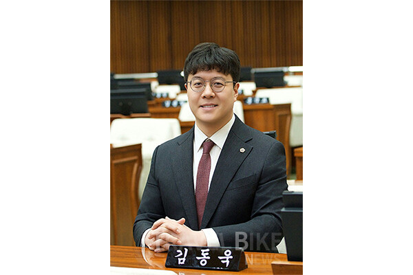 서울시의회가 태권도를 공연·미디어·관광과 결합한 고부가가치 산업으로 육성하는 제도적 기반 마련에 나서면서, 서울의 글로벌 문화 경쟁력 강화와 외국인 관광객 유치 확대에 대한 기대가 커지고 있다. 사진/서울특별시의회 김동욱 의원