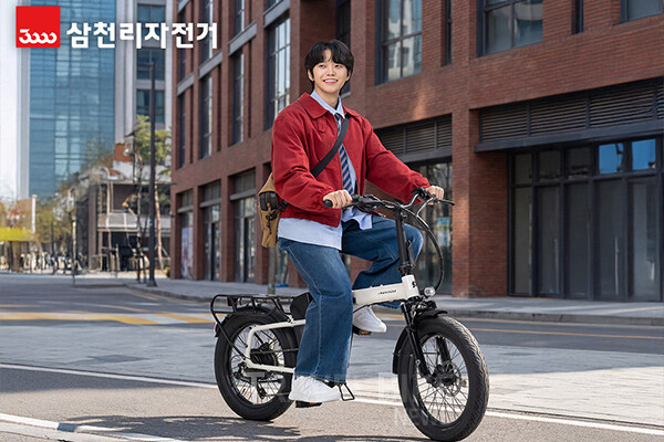 삼천리자전거는 확용도를 극대화한 접이식 전기자전거 ‘폴라리스’ 시리즈를 선보이며 시장 대응에 나섰다. 사진/삼천리자전거