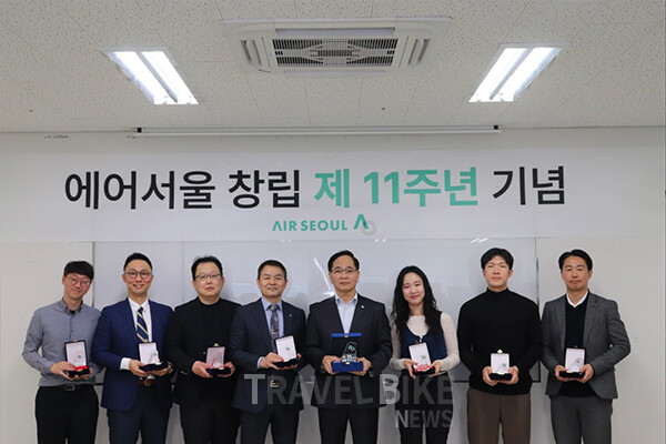 에어서울은 지난 6일 김중호 대표이사를 비롯한 임직원들이 참석한 가운데 창립 11주년 기념식을 개최했다고 밝혔다. 사진/에어서울