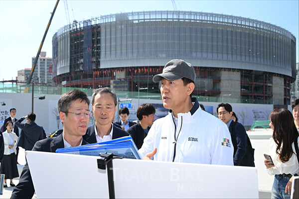 오세훈 시장은 중랑천 연결 교량 및 수변공간을 찾아 시민과 관광객을 위한 휴식·여가 공간 확충 방안을 논의했다. 사진/서울시
