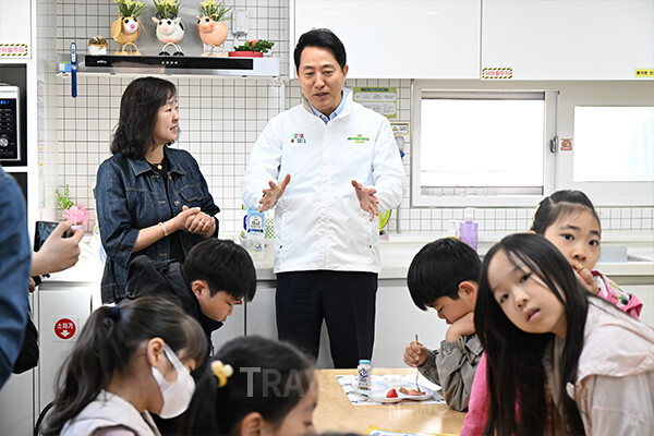 맞벌이 가구 증가로 ‘아침 돌봄 공백’ 문제가 심화되는 가운데, 오세훈 서울시장이 현장을 직접 찾아 돌봄 정책 확대 의지를 강조했다. 사진/서울시