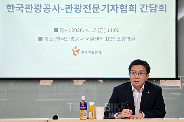 한국관광공사 박성혁사장은 외래 관광객 3천만 명 목표를 기존 2030년에서 2028년으로 앞당기겠다는 공격적인 전략을 공식화하며, 일본과의 관광 경쟁 구도에서 밀리지 않겠다는 의지를 분명히 했다. 사진/김효설 기자