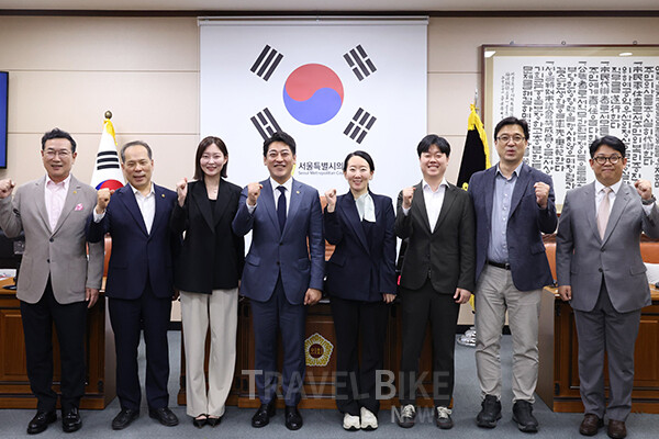 서울특별시의회 규제개혁 특별위원회는 회의를 열고 ‘김포공항 주변 고도제한 합리적 기준 마련 촉구 건의안’을 의결했다. 사진/서울시의회