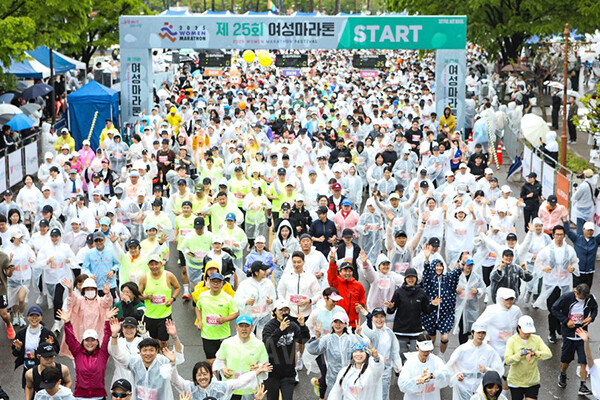 서울시가 가정의 달을 맞아 가족과 함께 즐기는 대규모 생활체육 축제인 ‘2026 여성마라톤 대회’를 오는 5월 2일 상암동 월드컵공원 일대에서 개최한다. 사진/서울시