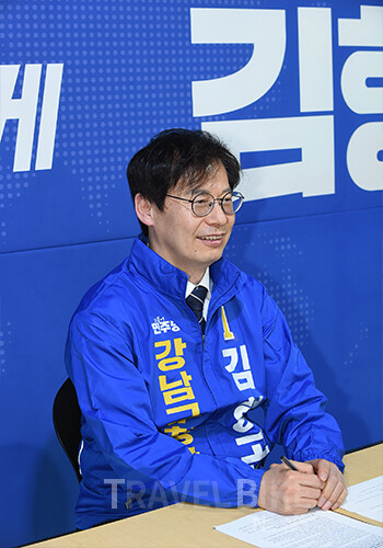 김형곤 후보는 의료·복지 분야에서 ‘강남보건의료원’ 설립 계획을 제시했다. 사진/김효설 기