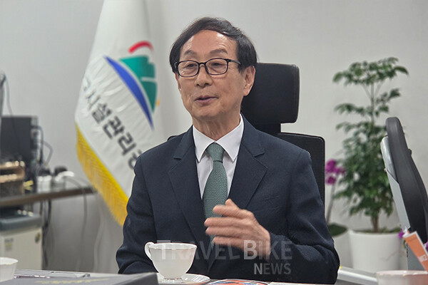 김 이사장은 “결국 주민들에게 더 좋은 서비스를 제공하려면 재정 기반이 안정돼야 한다”며 “공단 스스로 수익을 창출할 수 있는 구조를 만드는 것이 장기적으로 매우 중요하다”고 말했다. 사진/김효설 기자