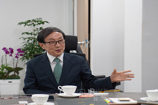 김 이사장은 “공공기관 역시 ESG를 외면할 수 없는 시대”라며 “지역 소상공인과의 상생, 친환경 자재 활용, 재생에너지 협력, 인사 투명성과 노사 상생 구조 등을 단계적으로 강화해 나갈 계획”이라고 밝혔다. 사진/김효설 기자