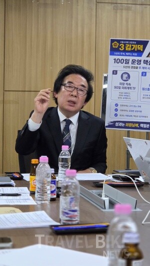 김 의원은 “한강버스 사업, 감사의정원 조성, TBS 정상화 문제 등 시민 혈세가 투입되는 사업들을 면밀히 검증하겠다”며 “100일 안에 가시적인 성과를 시민들에게 보고하겠다”고 밝혔다. 사진/김효설 기자
