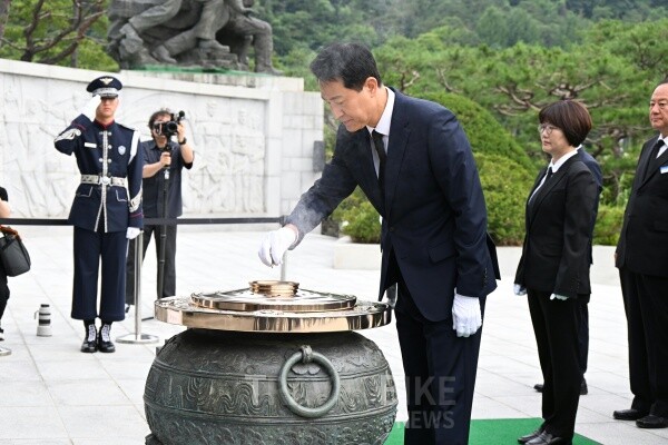 오세훈 서울시장이 1일 국립서울현충원을 찾아 순국선열과 호국영령을 추모하며 민선 9기 서울시정의 첫 일정을 시작했다. 사진/서울시