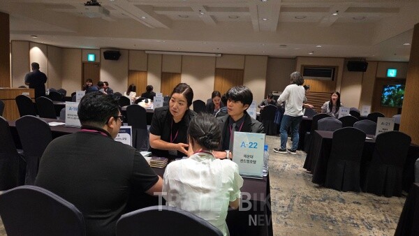 B2B 상담회에는 부산지역 관광기업 50개사가 판매사로 참여했고, 수도권 여행업계에서는 87개사가 구매사로 참가했다. 사진/김효설 기자