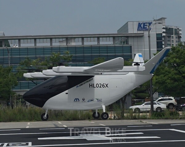 항공안전기술원 지난 16일 인천 송도 인천대학교 이노베이션센터 부지에서 국토교통부가 주최하고 항공안전기술원이 지원한 '2026년 도심항공교통(UAM) 비행 쇼케이스'를 성공적으로 개최했다고 밝혔다. 사진/항공안전기술원